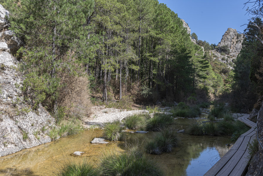 Teruel - Beceite 28 - Pasarelas del Parrissal - rio Matarranya.jpg